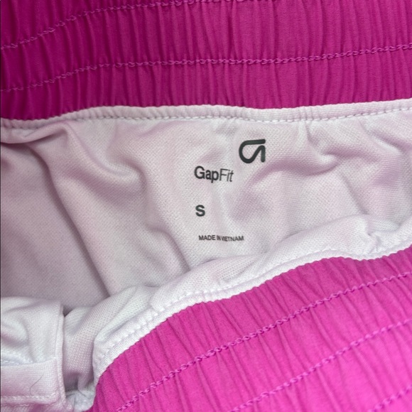 GAP Fit Hot Pink Running Shorts, Small - Picture 3 of 5